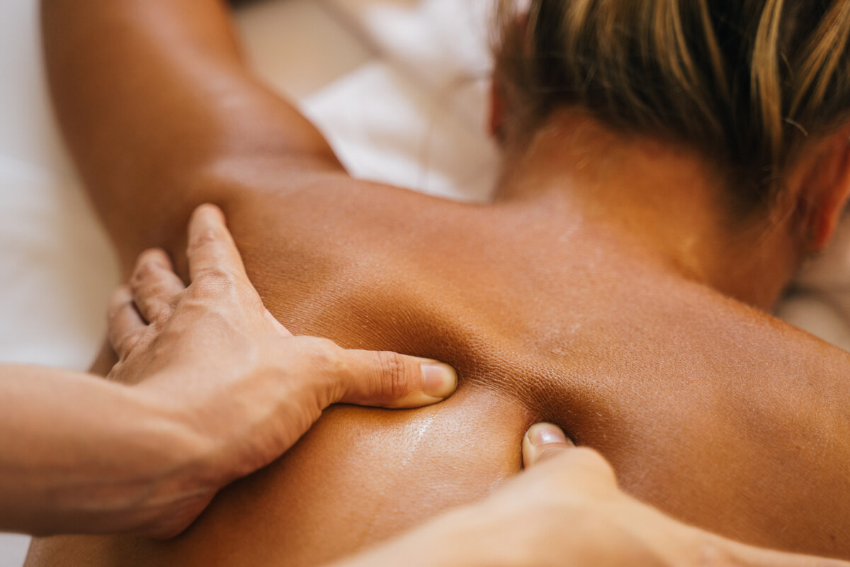 como-e-uma-massagem-tantrica-explorando-os-beneficios-tecnicas-e-experiencias