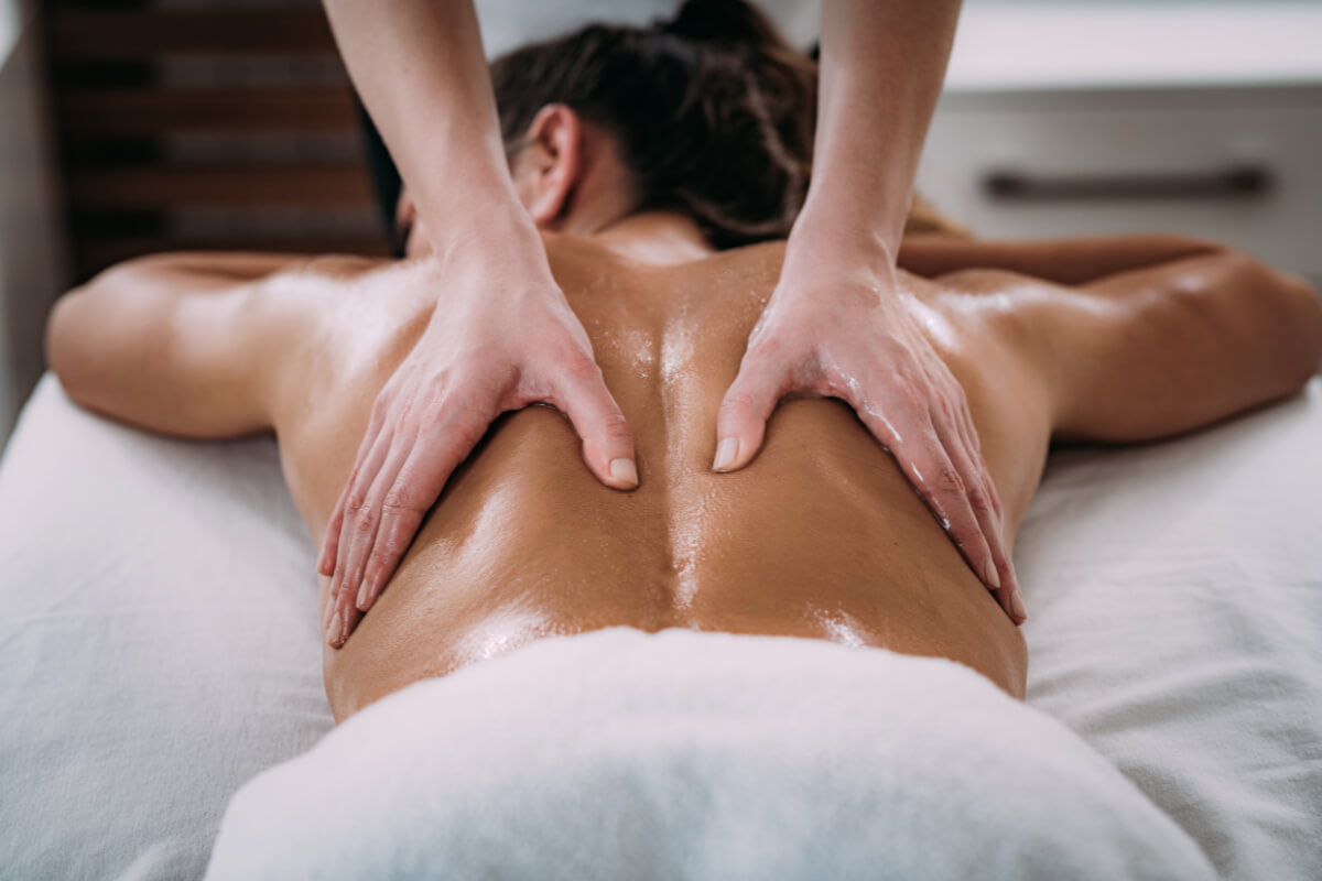 como-fazer-massagem-sensual-em-uma-mulher-um-guia-completo-e-detalhado