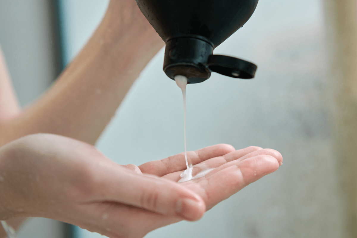 sabonete-e-xampu-no-banho sabonete-e-xampu-no-banho